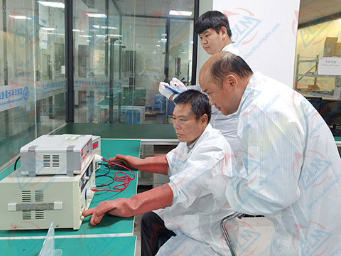 �o��늃x��У�ʈDƬ