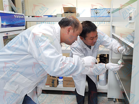 ���W�x��У�ʈDƬ